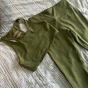 CHIPOTLE GYM SET - Size Medium